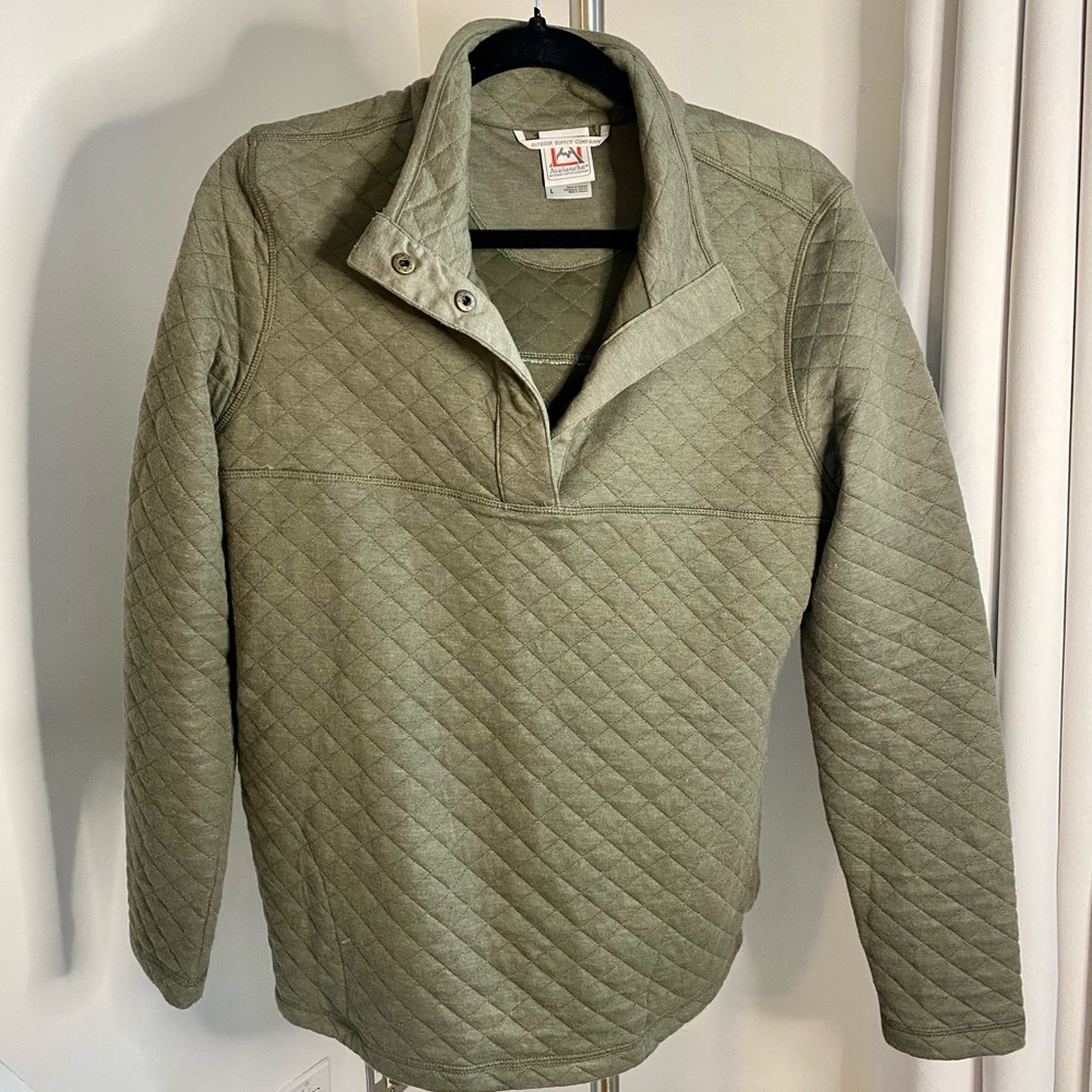 Avalanche. Outdoor Attire. Large. Forest Green long sleeve sweater. Used once.